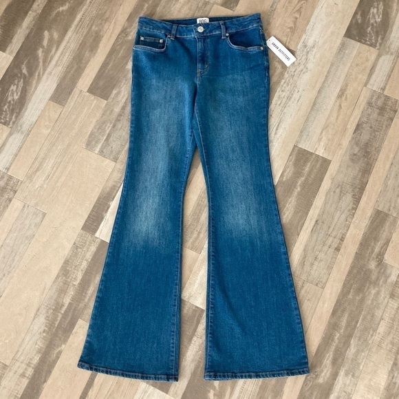 Bdg Low Rise Flare Denim Jean NWT 29 studded pockets - Picture 6 of 16